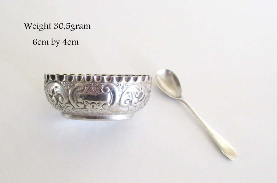 A LATE VICTORIAN OPEN SALT AND MATCHING SALT SPOON--1897-1898