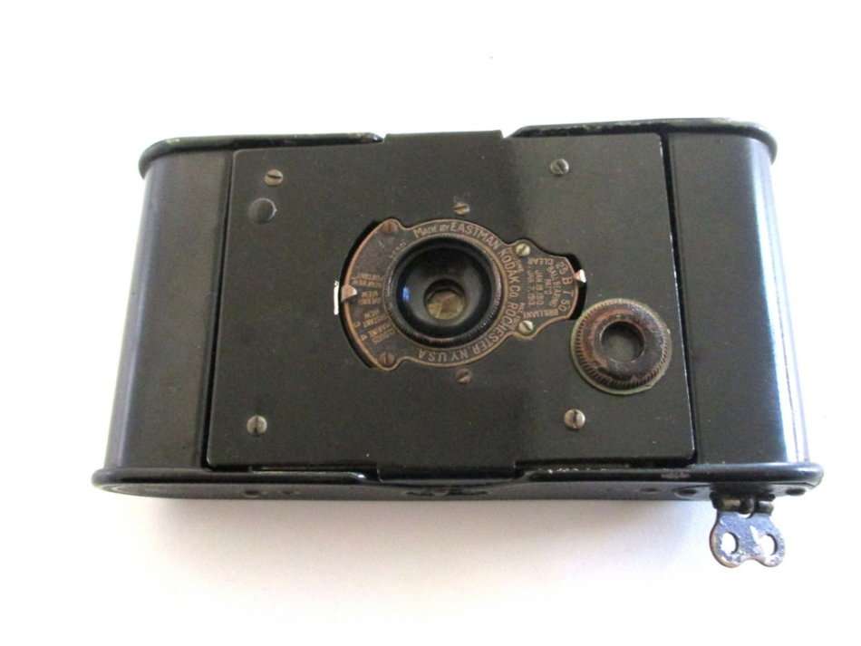 A NIFTY KODAK CONCERTINA TYPE CAMERA IN IT'S ORIGINAL COVER