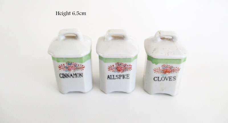 A CHILDS SPICE SET---READ