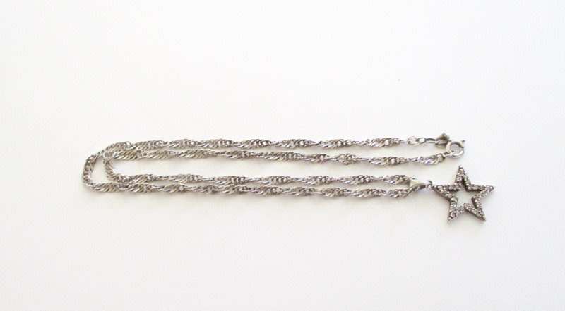 A SOLID SILVER TWISTED ROPE CHAIN AND STAR PENDANT