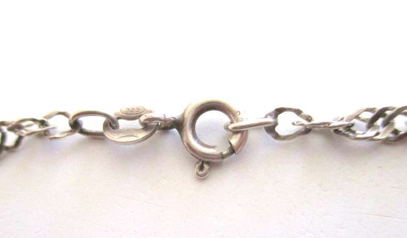 A SOLID SILVER TWISTED ROPE CHAIN AND STAR PENDANT