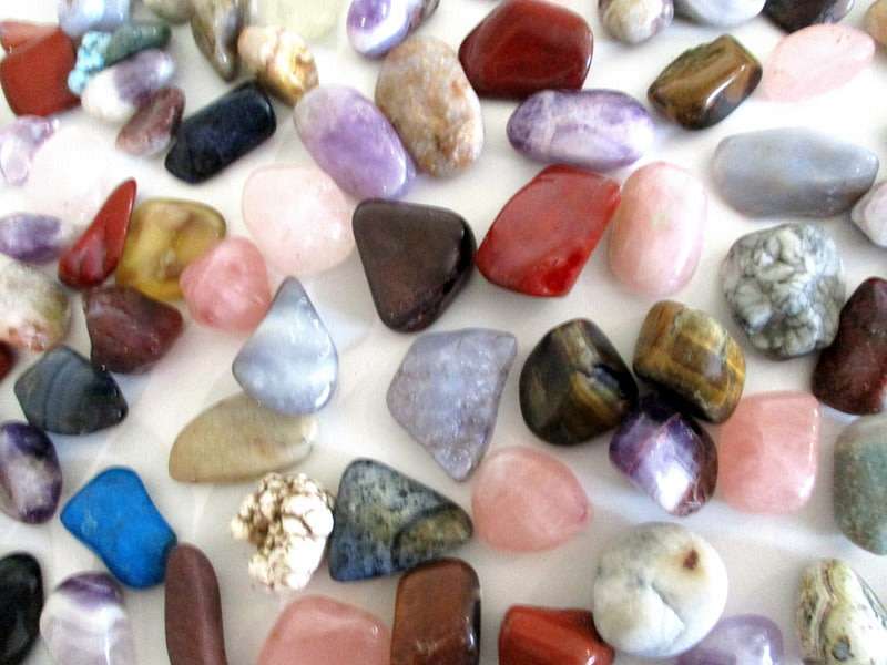 A LOT OF TUMBLE STONES--Ideal for jewellery making