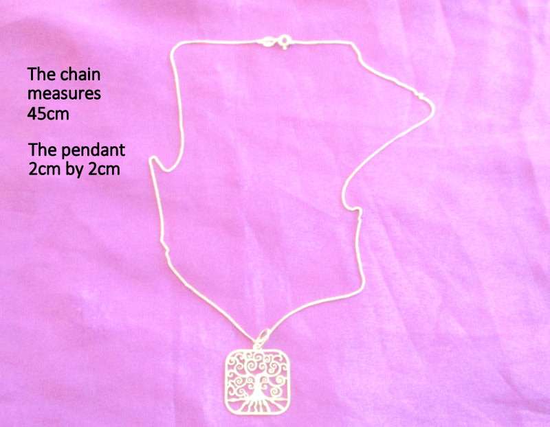 A STERLING SILVER TREE OF LIFE PENDANT ON A STERLING SILVER CHAIN