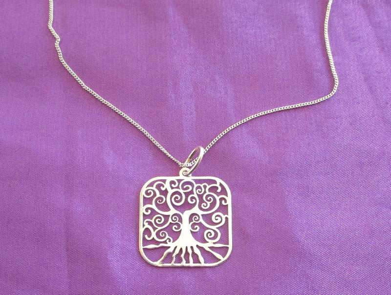 A STERLING SILVER TREE OF LIFE PENDANT ON A STERLING SILVER CHAIN