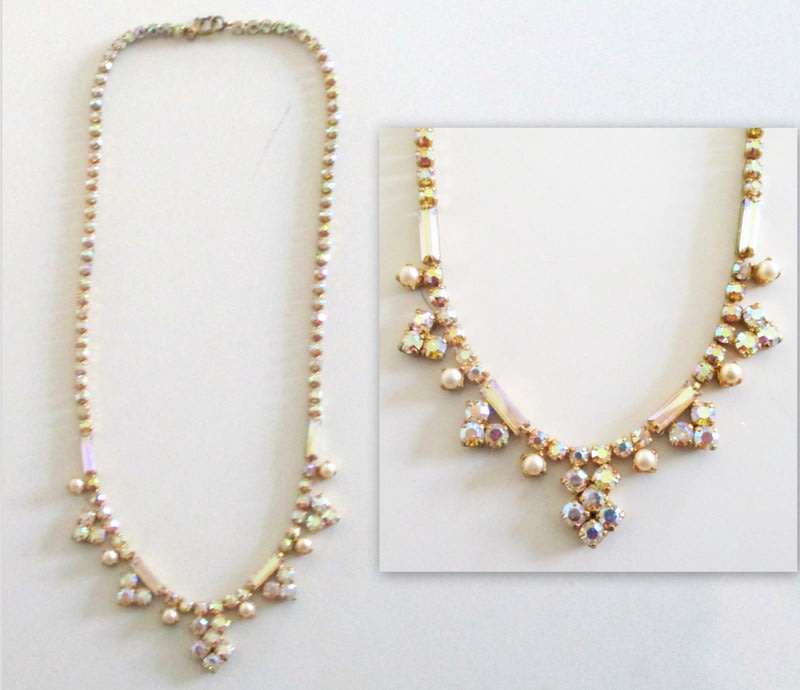 A LOVELY COSTUME JEWELLERY SET AND AN EVENING BAG