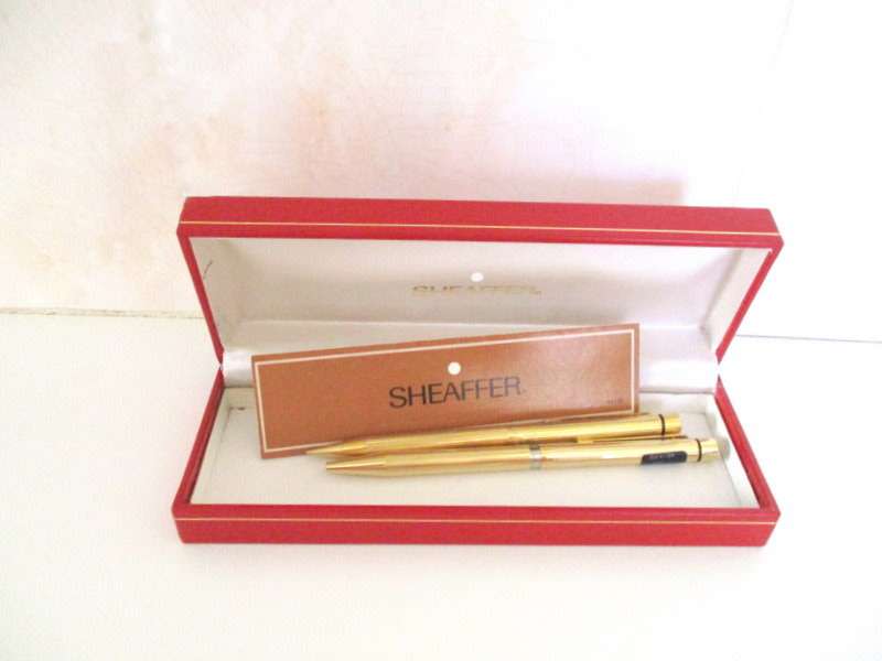 A SHEAFFER PEN AND PENCIL SET STAMPED GOLD ELECTROPLATE