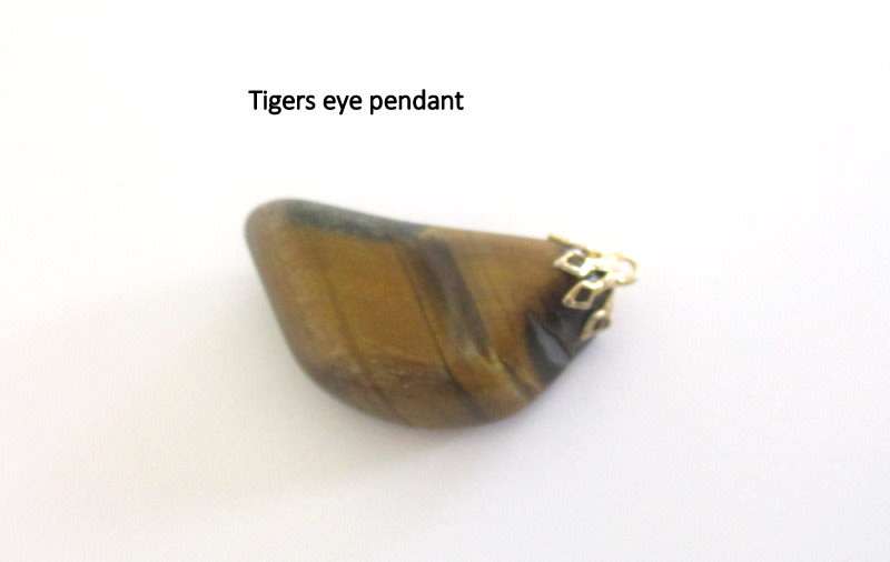 A LOT OF SEMI PRECIOUS STONE JEWELLERY