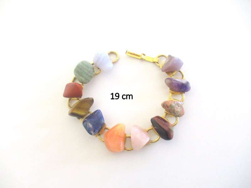 A LOT OF SEMI PRECIOUS STONE JEWELLERY