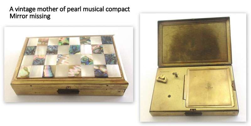 A VINTAGE MUSICAL POWDER COMPACT AND OTHER LADIES ITEMS