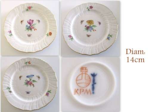 KPM PORCELAIN SIDE PLATES,TOYAL COLLECTABLES AND A LOT OF THIMBLES--ALL FOR 1 BID--NO DEFECTS