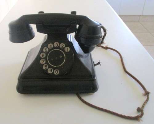 A SIEMAN VINTAGE BLACK TELEPHONE --PLEASE READ