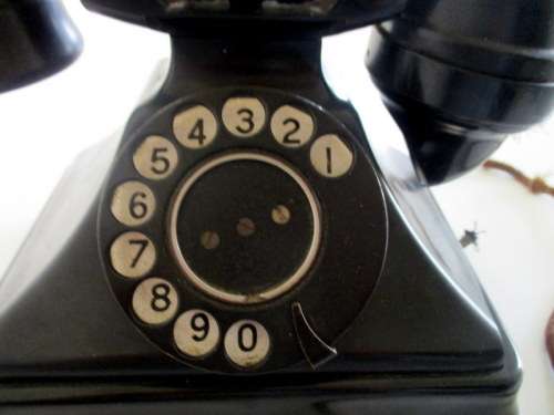 A SIEMAN VINTAGE BLACK TELEPHONE --PLEASE READ
