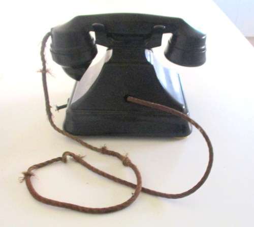 A SIEMAN VINTAGE BLACK TELEPHONE --PLEASE READ