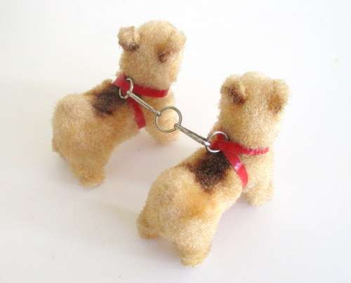A PAIR OF VINTAGE TINPLATE AND MOHAIR DOGS