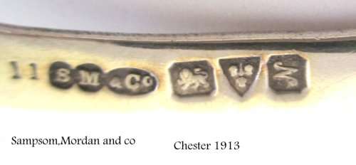 A  HALLMARKED SILVER WHISKEY DECANTER LABEL----15,1 Gram--CHESTER 1913