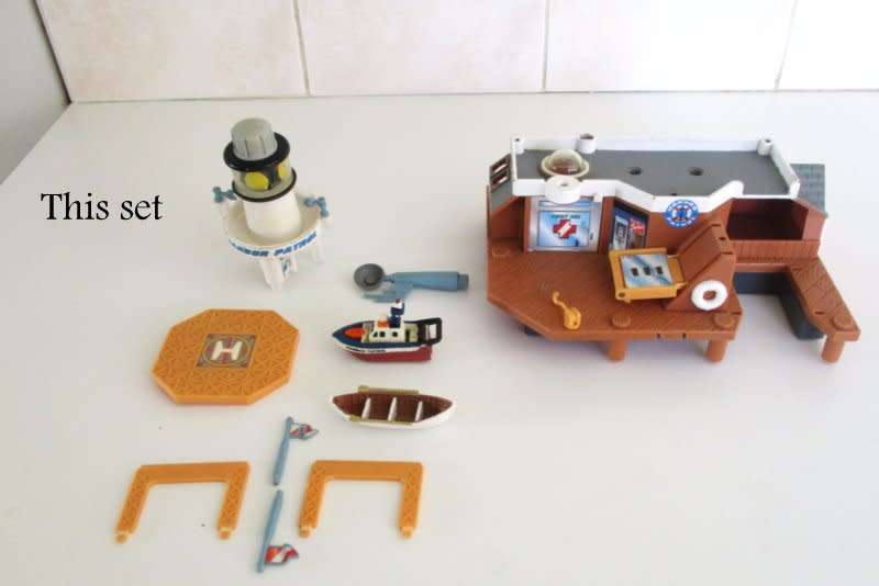 MICRO MACHINES DRY DOCK LIGHTHOUSE HARBOR PATROL 1996 GALOOB PLAYSET