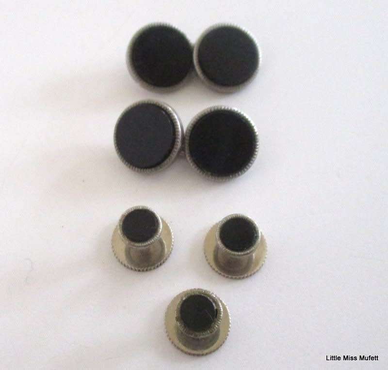 7 PAIRS OF CUFFLINKS,STUDS AND SOME EMPTY BOXES FOR CUFFLINKS