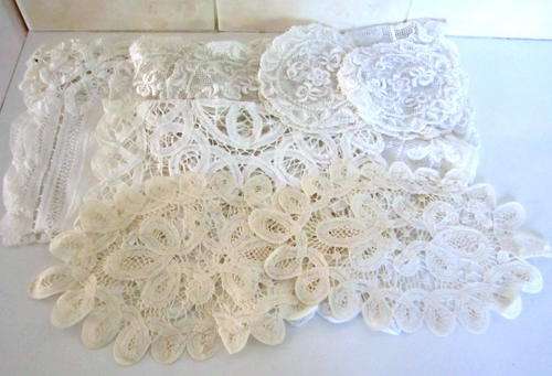 A LOT OF VINTAGE LACEY TRAY CLOTHS
