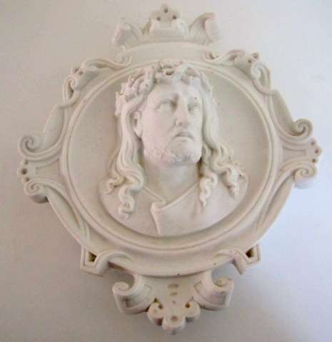 A QUALITY CERAMIC WALL IMAGE OF CHRIST