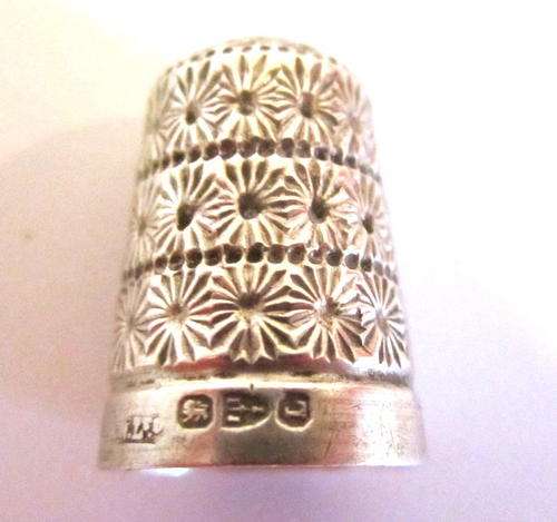 A SILVER THIMBLE HALLMARKED FOR CHESTER 1894--BUY NOW--O/SE 28