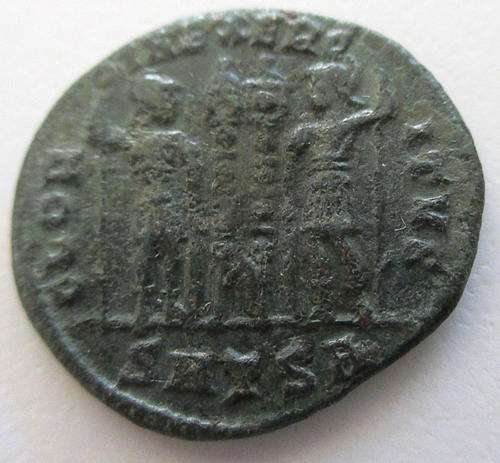 ANCIENT BRONZE COIN --CONSTANTINE-2 SOLDIERS HOLDING SPEARS AND 2 STANDARDS - GUARANTEED AUTHENTIC