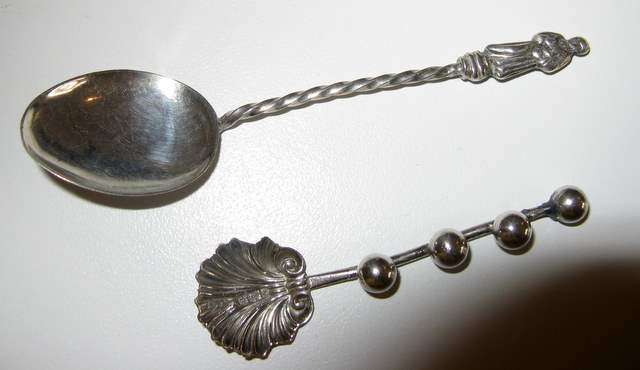 A HALLMARKED SALT SPOON AND A HALLMARKED APOSTLE SPOON