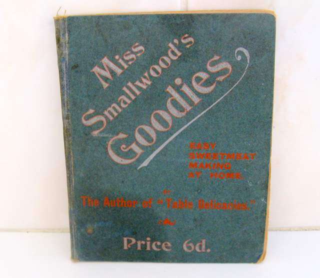 MRS SMALLWOODS GOODIES AN ANTIQUE MINIATURE BOOK ON SWEETMAKING