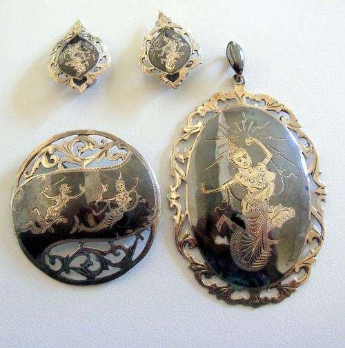 A VINTAGE SET OF SIAM STERLING--NOTE DESCRIPTION