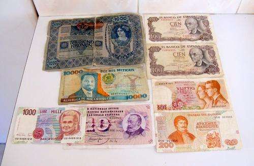 A LOT OF INTERNATIONAL  BANK NOTES