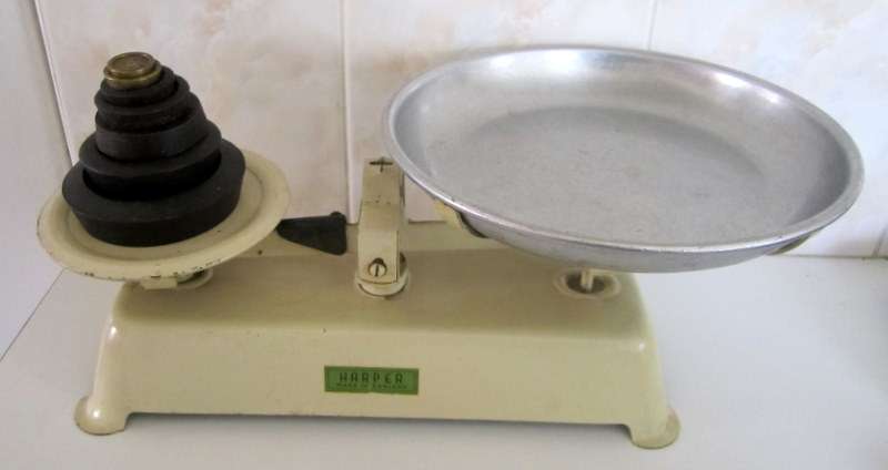 A HARPER ENAMELWARE SCALE WITH SEVEN WEIGHTS.