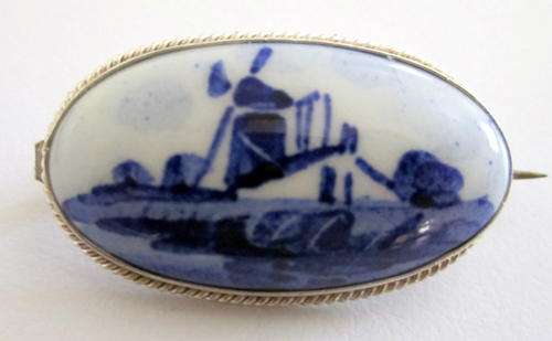 A VINTAGE DUTCH BROOCH SET IN SILVER---BUY NOW