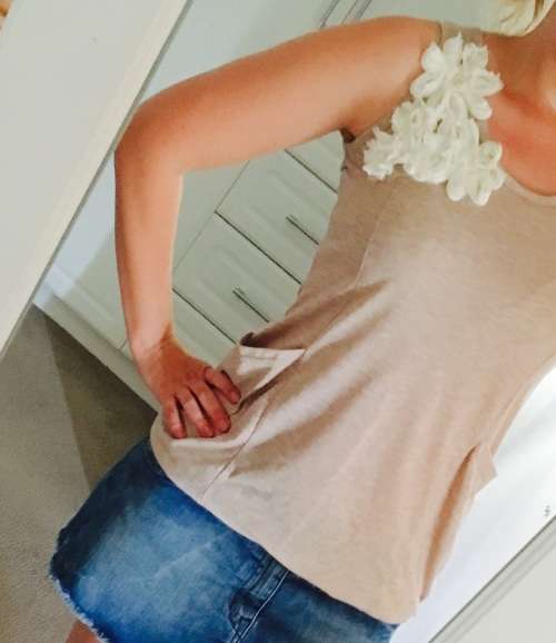 Pretty top size medium