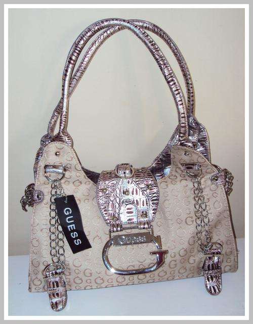 CRAZY R1 AUCTION*** GUESS HANDBAG***