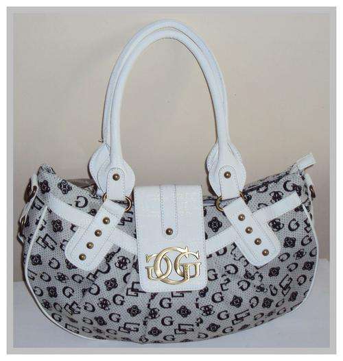 ***CRAZY R1 AUCTION*** GUESS HANDBAG