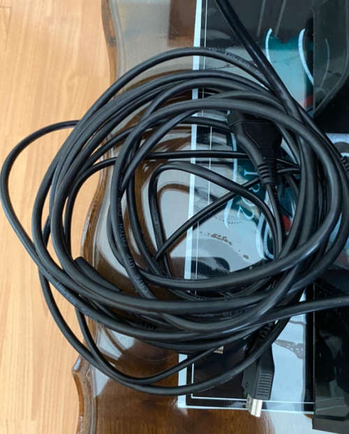 PLAYSTATION 4 PRO 1TB + 2 GAMES + DOCKING STATION + 2 SONY ORIGINAL CONTROLLERS