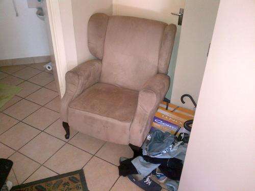 Wingback chair (PTA EAST)