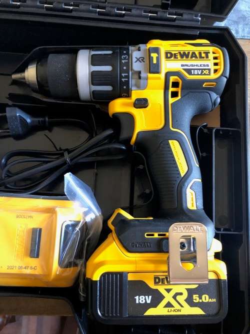 Dewalt Hammer Drill 18V DCD 796P2 Cordless Drill Kit