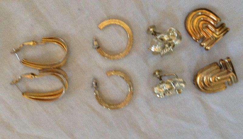 Lot of 4 pairs vintage earrings - R1 NR