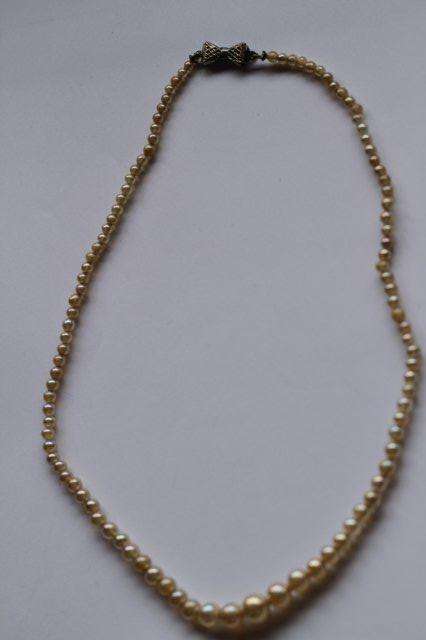 ANTIQUE FAUX PEARL NECKLACE - GRADUATING SIZE - BOW CLASP - R1 NO RESERVE !!!