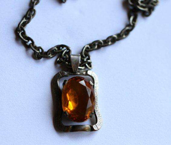 ANTIQUE PENDANT ON CHAIN - CA 1910 - CITRINE GLASS CABOCHON
