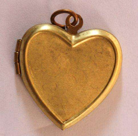 VINTAGE BRASS LOCKET - HEART SHAPED