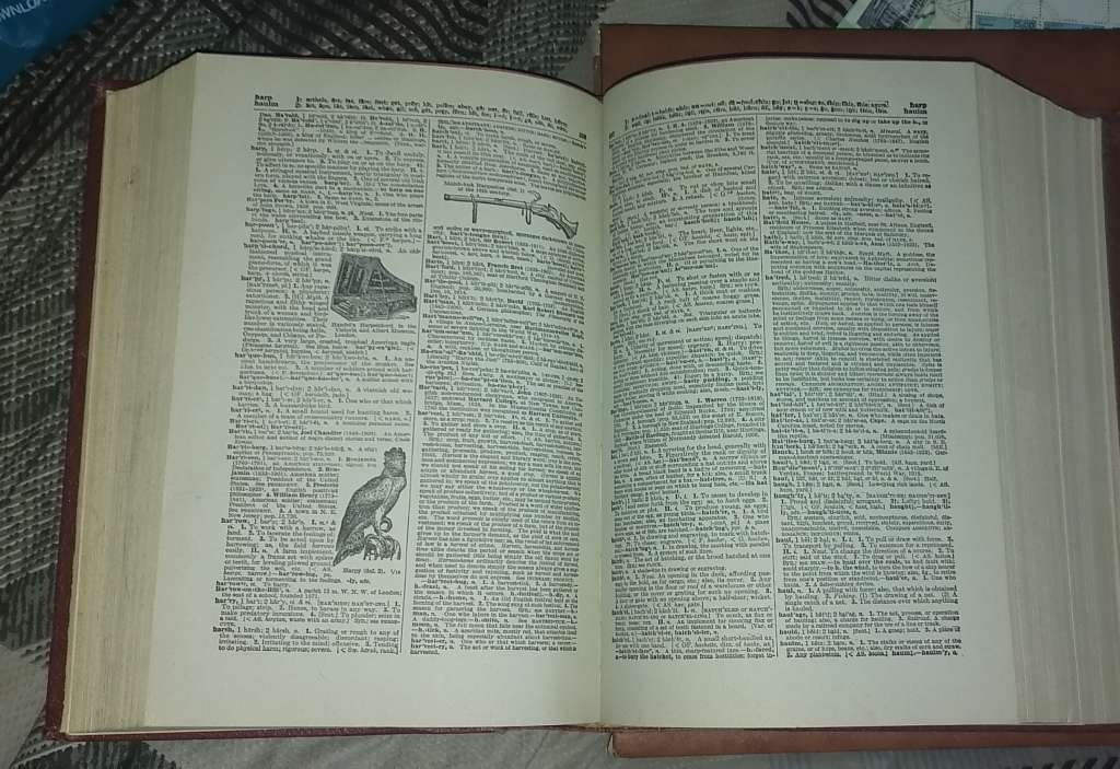 1945 FUNK N WAGNALLS PRACTICAL STANDARD DICTIONARY IN VERY GOOD CONDITION