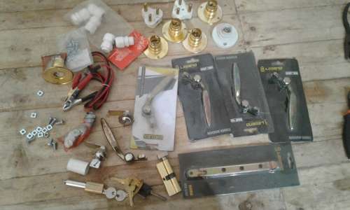 A whole lot of small electrical plugs, 2 pin bulb holders, lockers with keys, window handles and mor