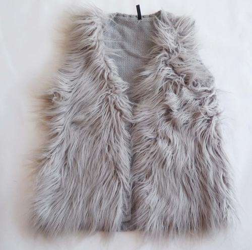 GREAT FLUFFY GREY SLEEVELESS JUMPER!