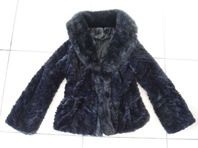 GREAT FLUFFY BLACK JACKET!