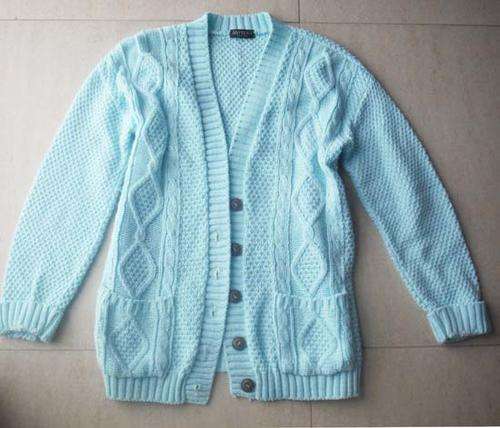 LOVELY LIGHT-BLUE CABLE KNIT JERSEY!