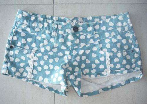 CUTE DENIM SHORTS WITH HEART PRINT!