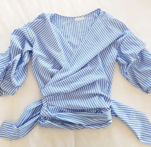 STUNNING YDE WRAP-AROUND TOP!