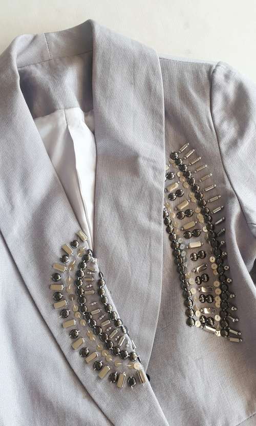 GORGEOUS GREY-SILVER FITTED BLAZER WITH EMBELLISHMENTS!