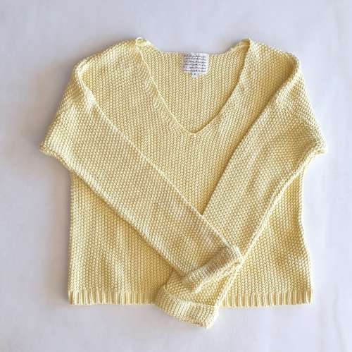 CUTE LIGHT YELLOW JERSEY!